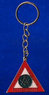 Chaveiro triangular prateado e esmaltado
